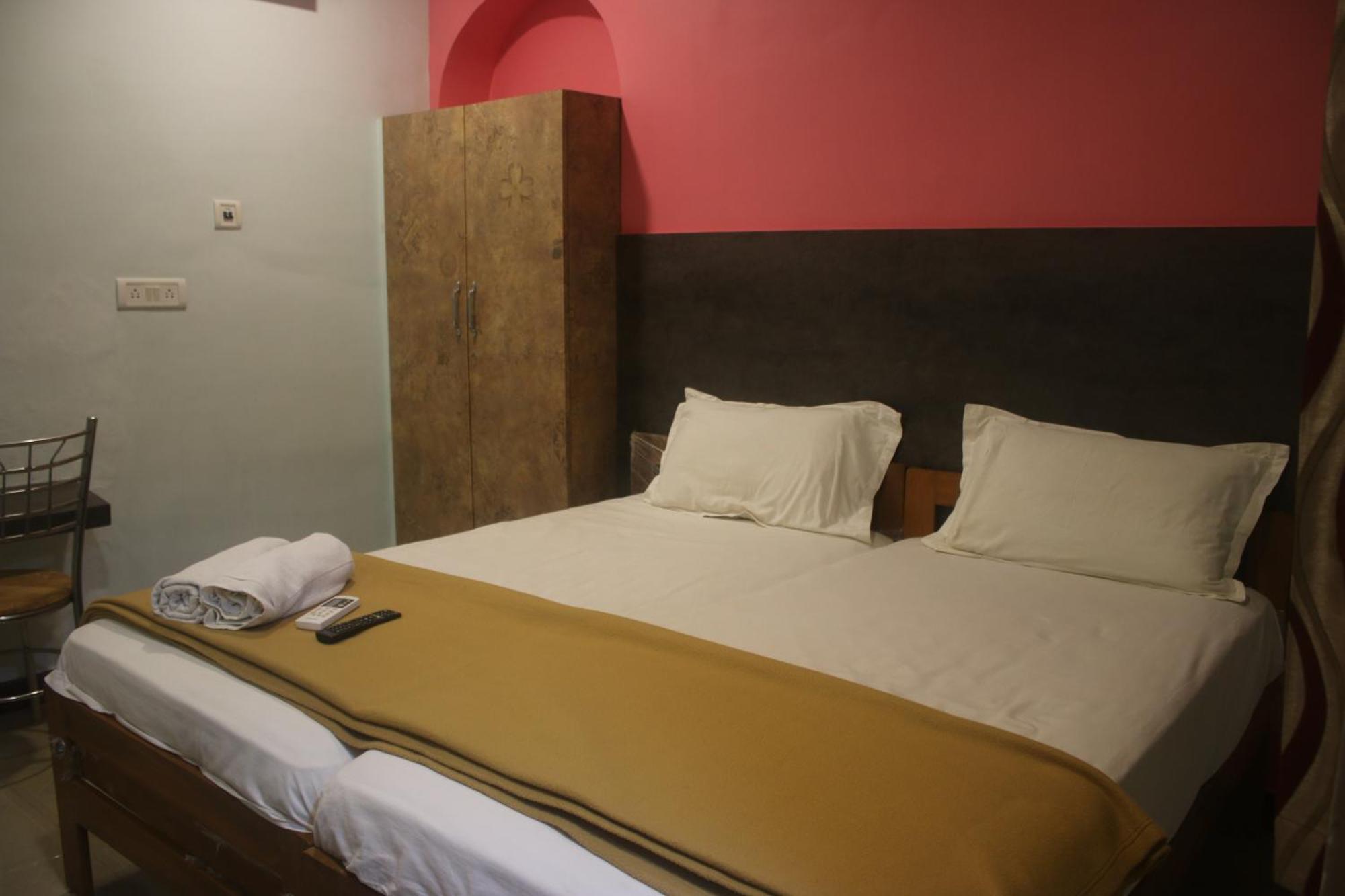 Hotel Sikara, Кумбаконам Экстерьер фото