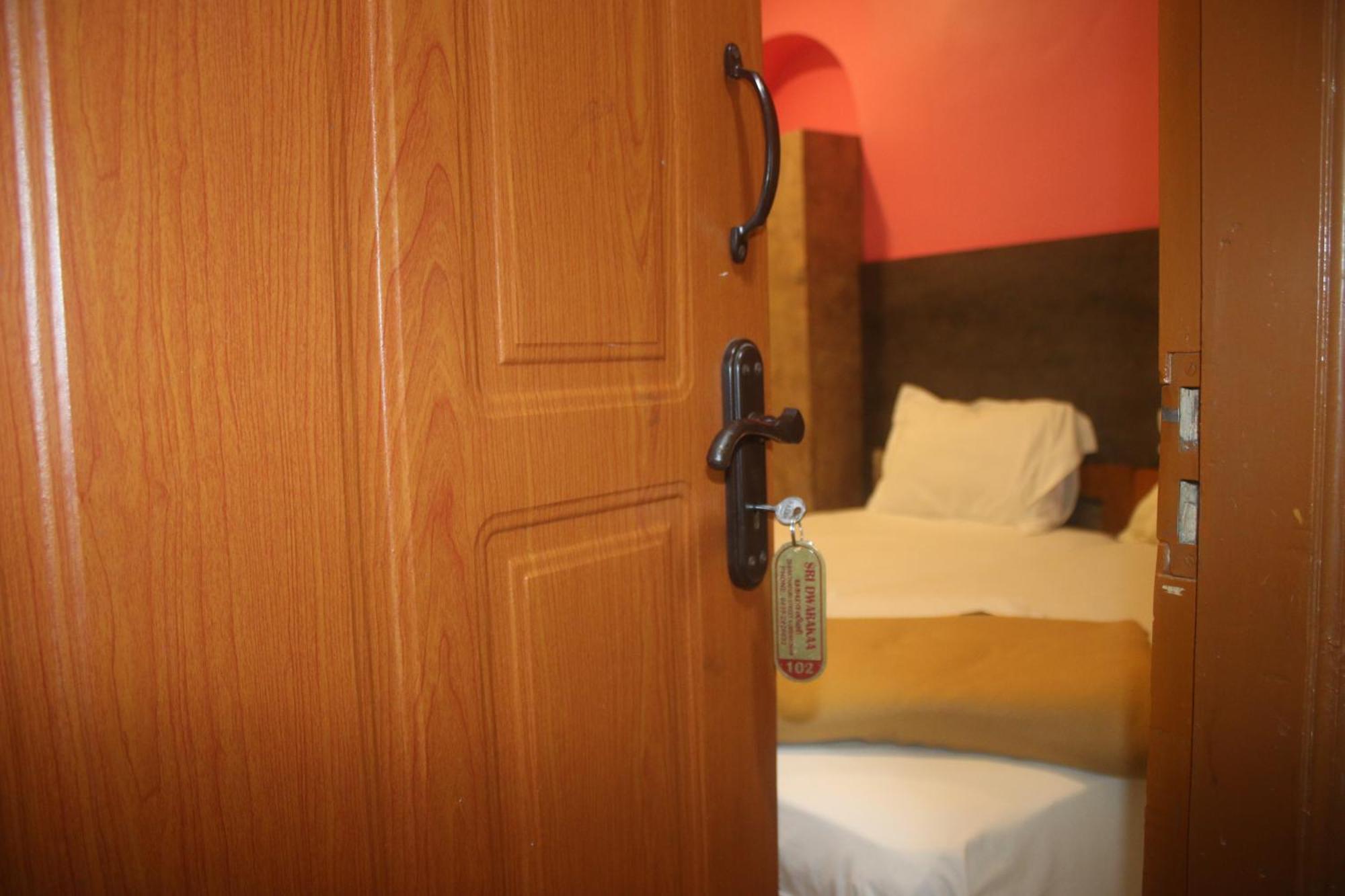 Hotel Sikara, Кумбаконам Экстерьер фото