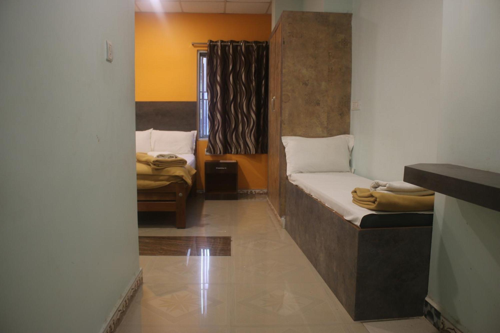 Hotel Sikara, Кумбаконам Экстерьер фото