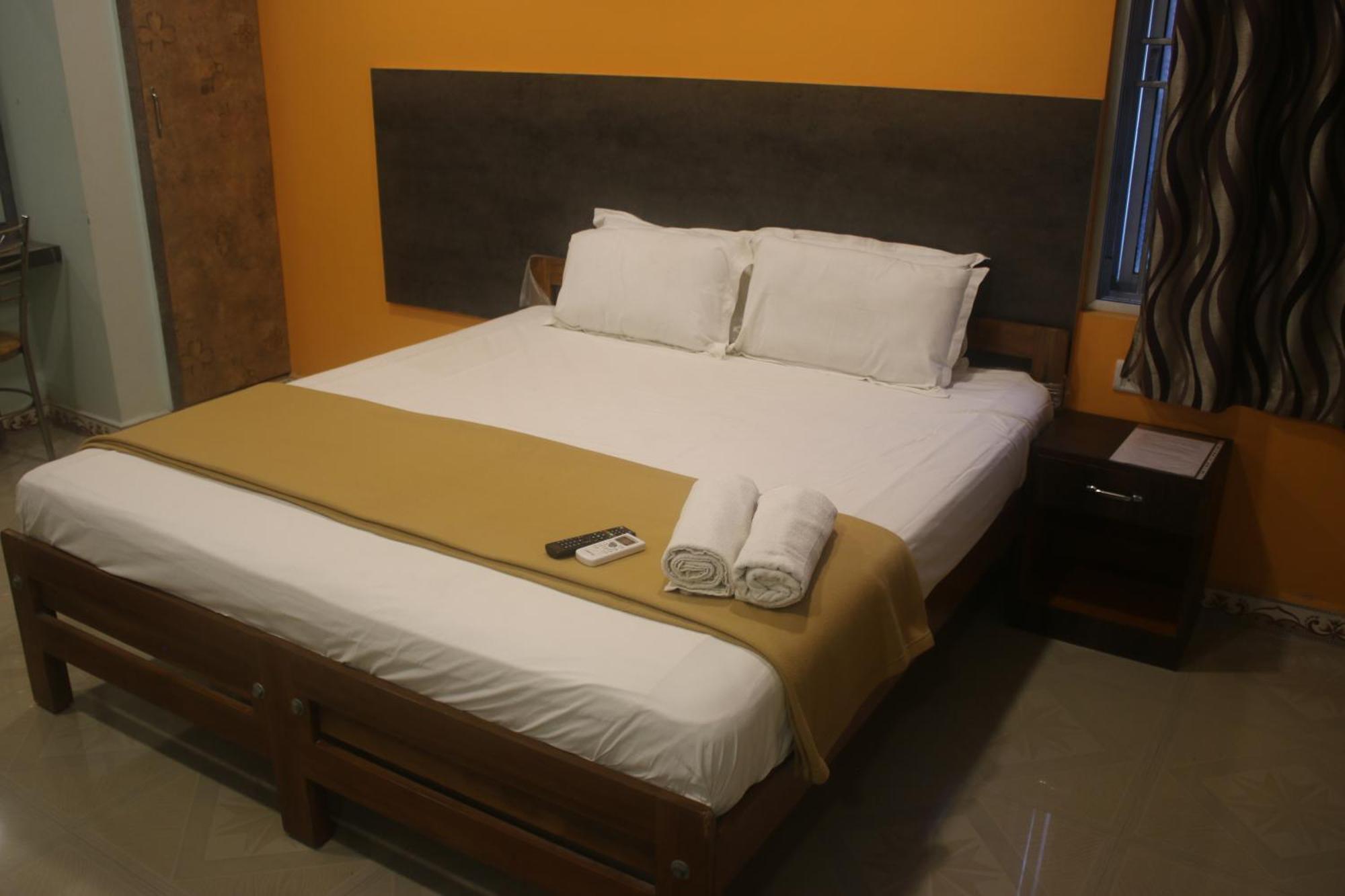 Hotel Sikara, Кумбаконам Экстерьер фото