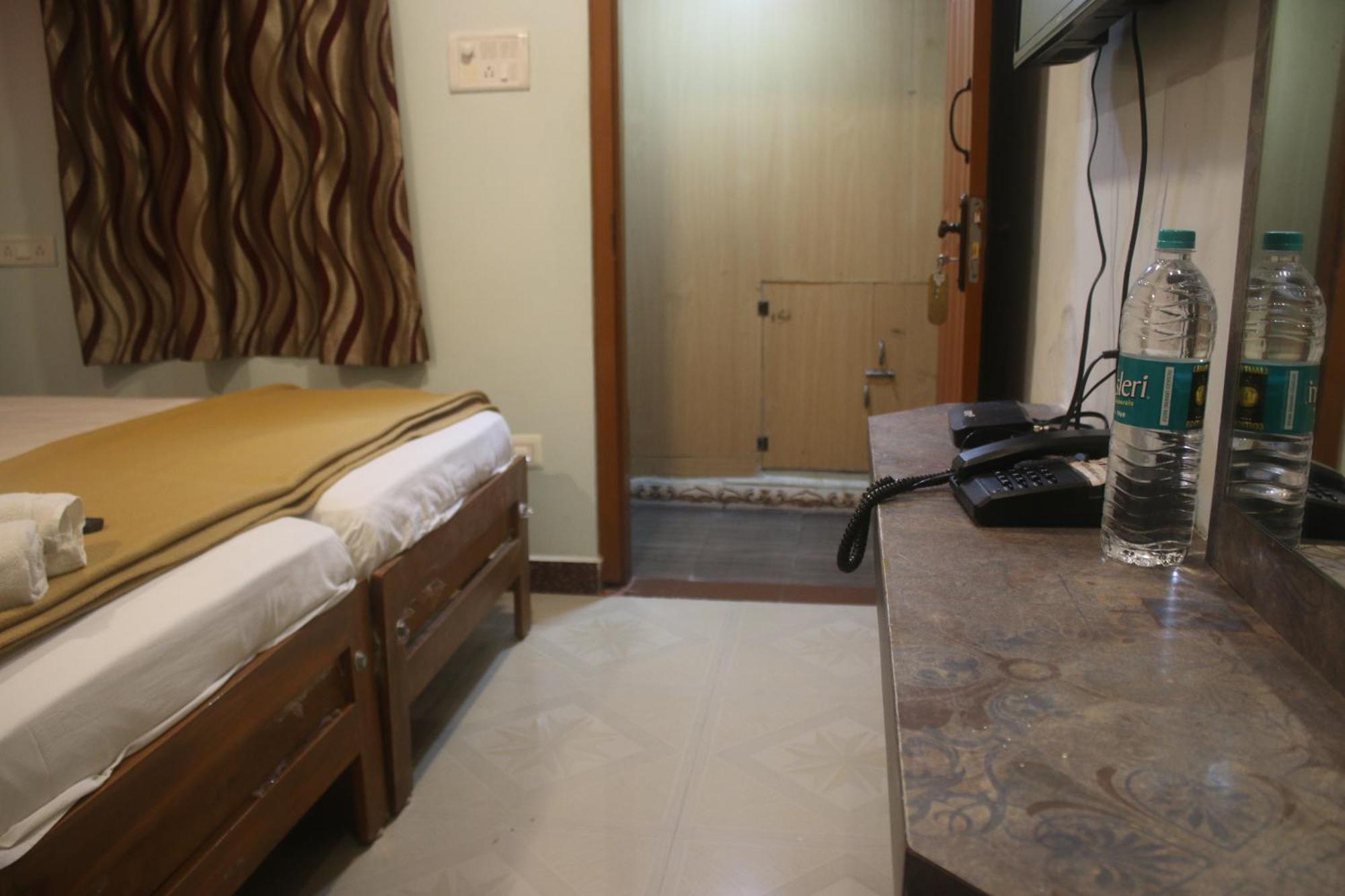 Hotel Sikara, Кумбаконам Экстерьер фото