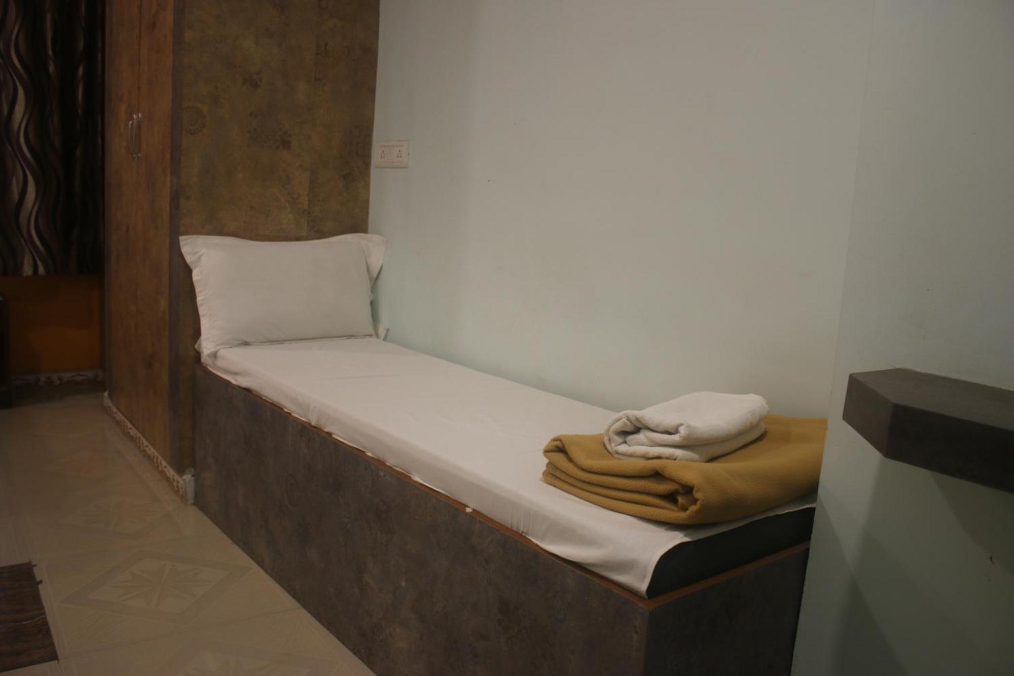 Hotel Sikara, Кумбаконам Экстерьер фото